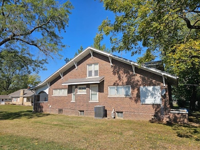 206 N Union St, West Salem, IL 62476 - photo 3