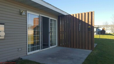 1417 Asbury Ln, Waterloo, IA 50701 - photo 2