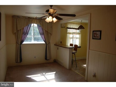 1002 Windsor Rd, Darby, PA 19023 - photo 7