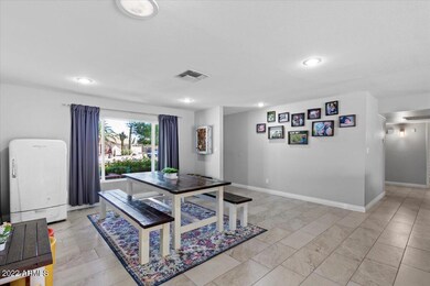 03-Dining Room