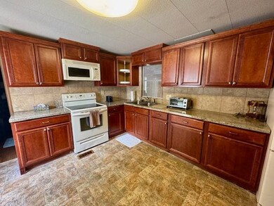 911 Fountainview S unit B18, Lakeland, FL 33809 - photo 6