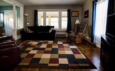 LIVING ROOM<|><|>