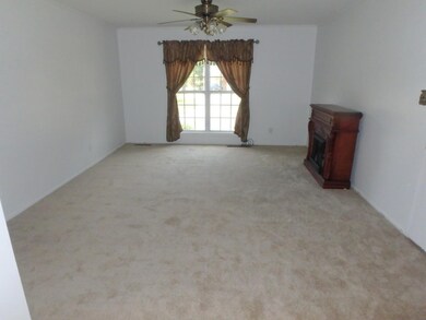 405 Maple St, Jacksonville, NC 28540 - photo 4