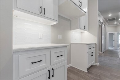 19913 Rambling Creek Dr, Edmond, OK 73012 - photo 3