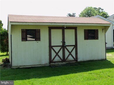 2313 Mckinley Ave, Reading, PA 19609 - photo 5