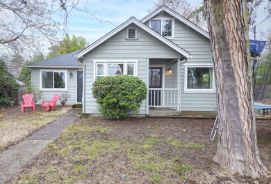 610 NE D St, Grants Pass, OR 97526 - photo 2