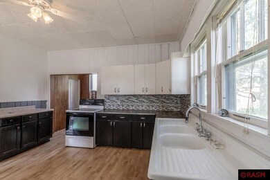 326 326 N Main St, Lake Crystal, MN 56055 - photo 2