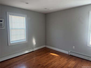 614 Monroe Blvd unit Upper, Long Beach, NY 11561 - photo 7