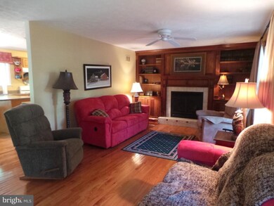 188 Maranatha Ln, Berkeley Springs, WV 25411 - photo 4