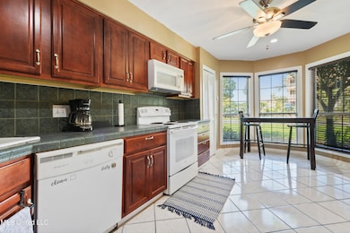 928 Courthouse Rd 9