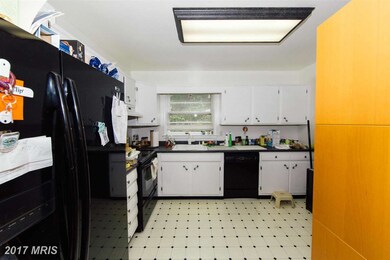 212 Ross Dr SW, Vienna, VA 22180 - photo 2