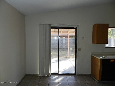 022-194562-DiningArea