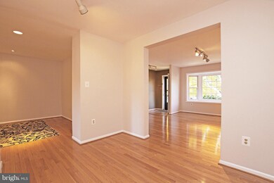 3093 White Birch Ct, Fairfax, VA 22031 - photo 7