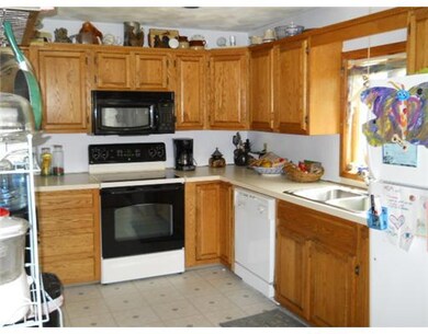 14 Islington Ave, Portsmouth, RI 02871 - photo 4