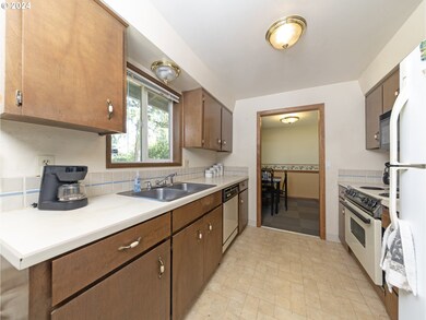 18295 SW Division St, Beaverton, OR 97007 - photo 5