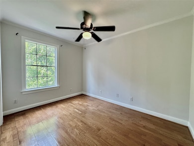 114 1/2 Munford - Bedroom