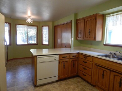 1945 Dawn Dr, Grants Pass, OR 97527 - photo 5