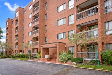 600 Naples Ct unit 105, Glenview, IL 60025 - photo 2