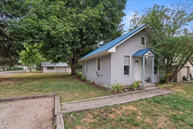 208 S Victoria St, Chewelah, WA 99109 - photo 4