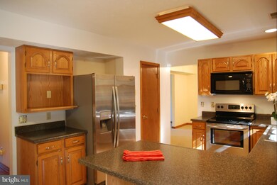 22967 Sycamore Hollow Dr, California, MD 20619 - photo 3