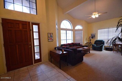 06_LivingRoomAndEntry