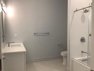 856 N Old Woodward Ave Unit 202 Ave unit 202, Birmingham, MI 48009 - photo 2