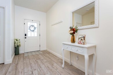 9004 Village Oaks Way, Shafter, CA 93263 - photo 5