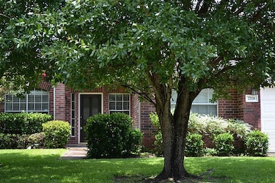 2318 Waterwood Dr, Sugar Land, TX 77479 - photo 2