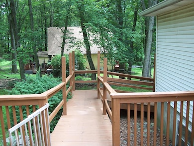 139 Davis Cir, Bushkill, PA 18324 - photo 4