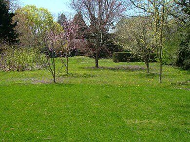 355 Boulevard, Middletown, RI 02842 - photo 3