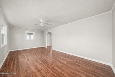 22 Lee St, Crossville, TN 38555 - photo 4