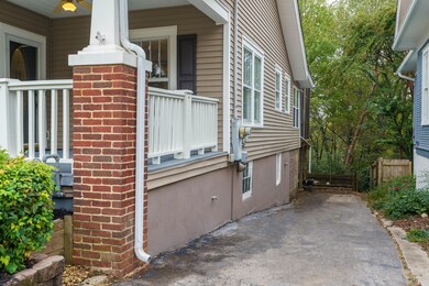 07 - 1210 Russell - Front