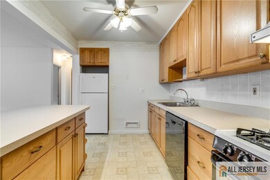 10 New Rd unit 3, Kendall Park, NJ 08824 - photo 7