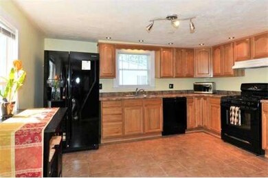 38 Valley St, Wakefield, MA 01880 - photo 3