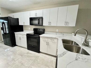 14922 Par Club Cir, Tampa, FL 33618 - photo 3