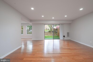 864 Quince Orchard Blvd unit 864-P1, Gaithersburg, MD 20878 - photo 3