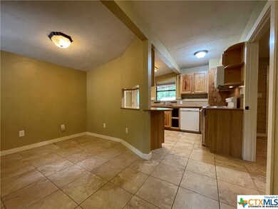 818 W Hopkins St unit B, San Marcos, TX 78666 - photo 4