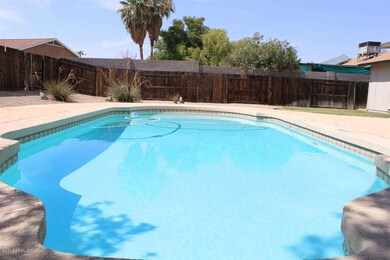 004 Large Pool