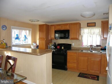 2733 Maxwell St, Philadelphia, PA 19136 - photo 3