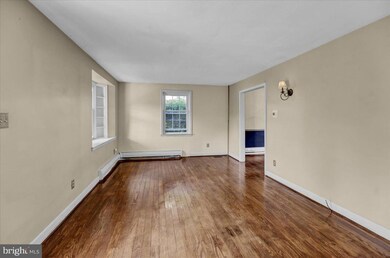 2805 Filbert Ave, Reading, PA 19606 - photo 3