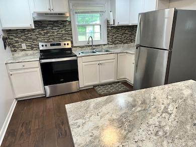 1045 W Sherwood Dr, Sumter, SC 29153 - photo 4