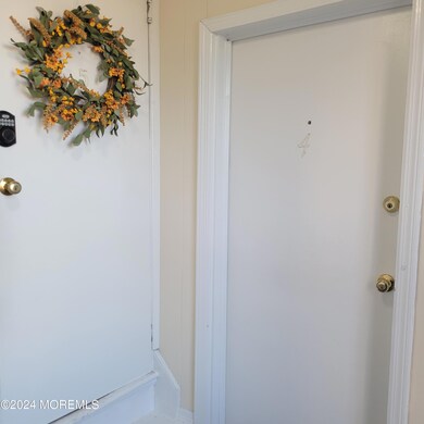 38 Main St unit . 4, Keyport, NJ 07735 - photo 2