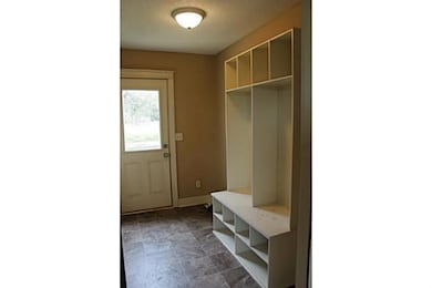 1823 Clark St, Des Moines, IA 50314 - photo 2