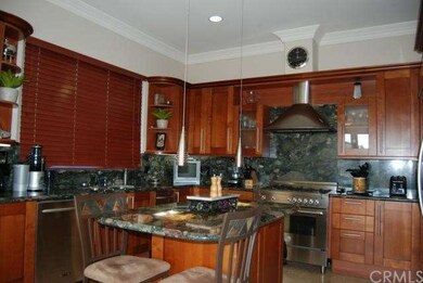 Gourmet kitchen with center island, stainless appl