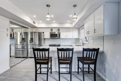 2824 E Clarendon Ave-33