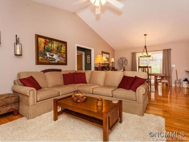 35 Oak Apple Ln, Hendersonville, NC 28792 - photo 3