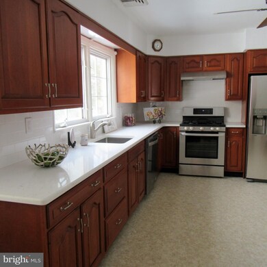 1721 Sherwood Cir, Villanova, PA 19085 - photo 5