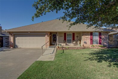 1305 Washington Cir, Moore, OK 73160 - photo 5