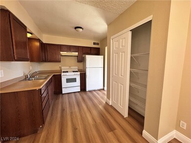 5220 Forrest Hills Ln, Las Vegas, NV 89108 - photo 7