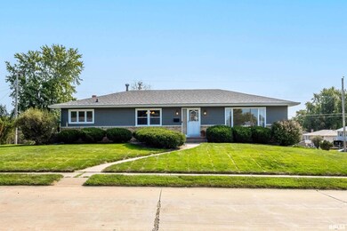 3707 N Thornwood Ave, Davenport, IA 52806 - photo 3
